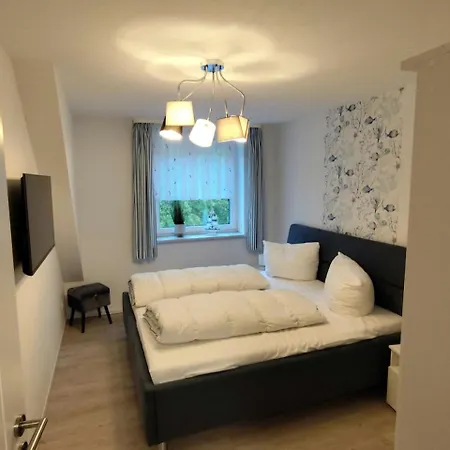 Semi-detached House, 2 Double Beds, 2 Single Beds Apartman *