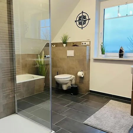 Semi-detached House, 2 Double Beds, 2 Single Beds Apartman *